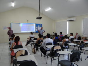 Read more about the article Alunos de Ciências Contábeis recebem capacitação IRPF 2015